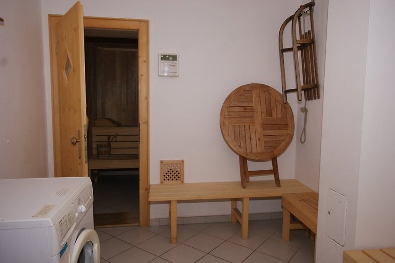 eigene, private Sauna m Dusche, Abstellplatz für Balkonmöbel, kostenfreier Kinderschlitten, Waschmaschine