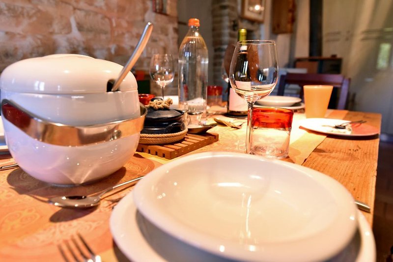 Ausstattung - Porzellan, die guten Zutaten der italienischen Küche ansprechend präsentiert
