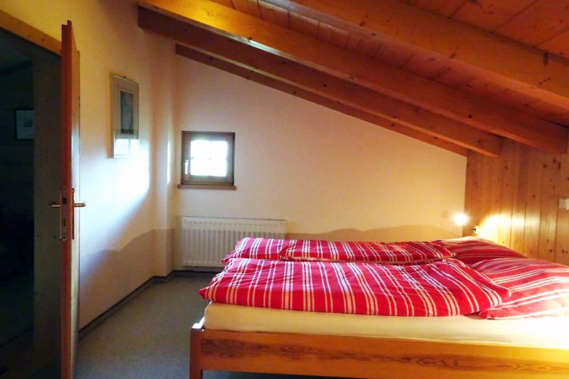 Schlafzimmer 2/mit Doppelbett, Bettdecken in Komfortgröße (220 x 155 c,) freies Fußende, allergikerfreundlich