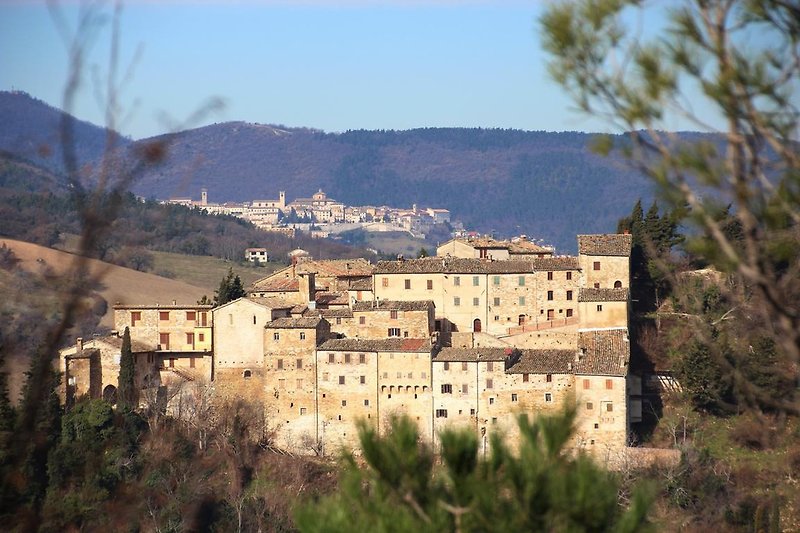 borgo Avacelli, 4 km distance