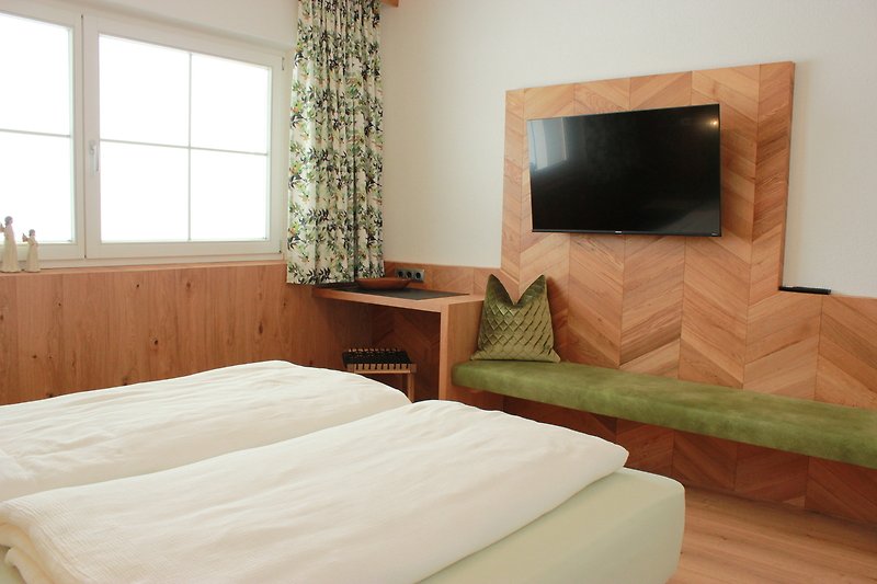 4-Bett-Zimmer mit Doppelbett und 2 Einzelbetten