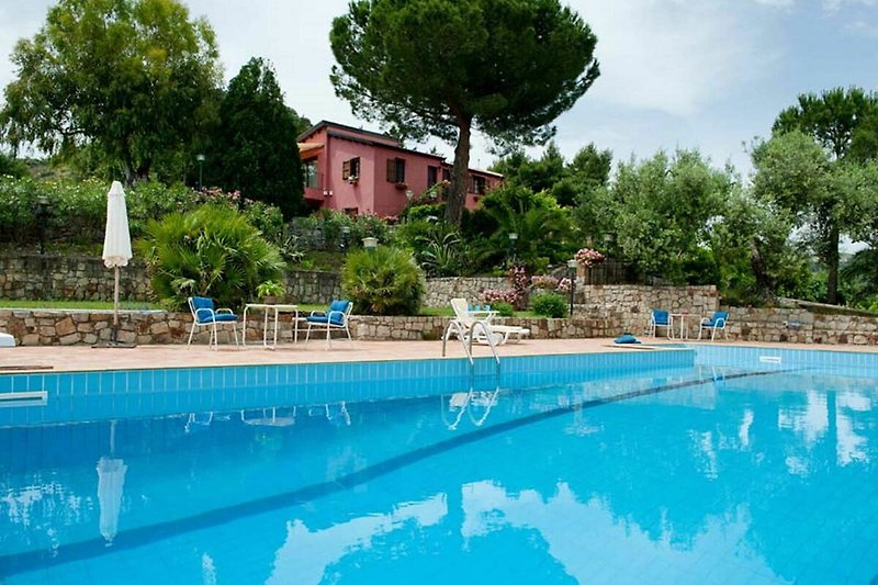 Villa Ivoni mit Pool