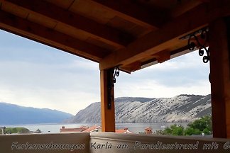 FW KARLA sulla spiaggia di Paradise