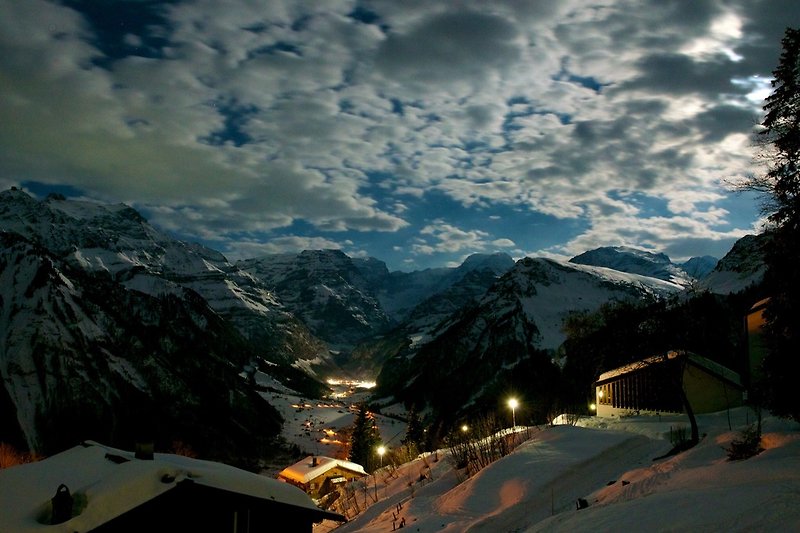 Blick ins Tal by night