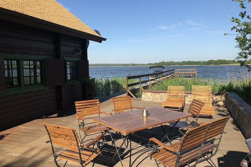 Terasse mit traumhaften Blick auf den See