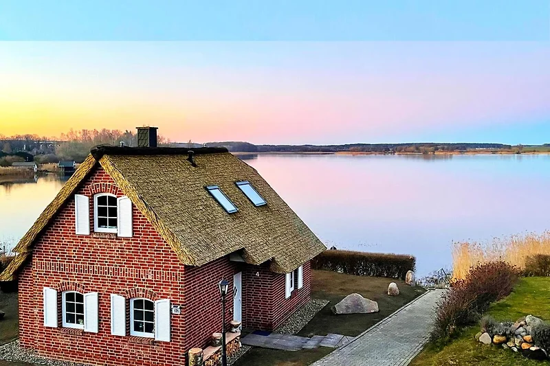 Traumhafte Lage direkt am See