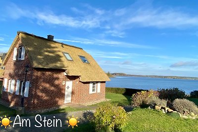 Holiday home "Am Stein" directly on the lake