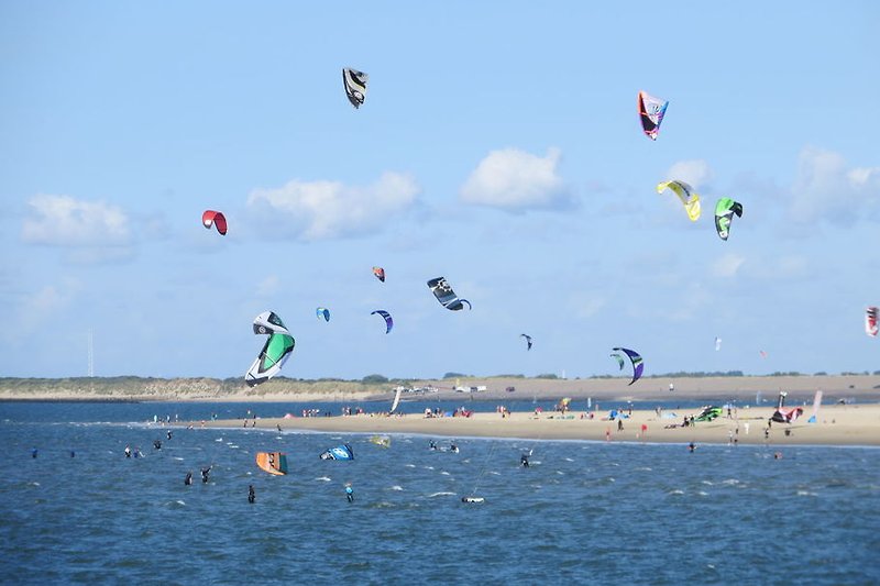 Kitesurfer op de Brouwersdam