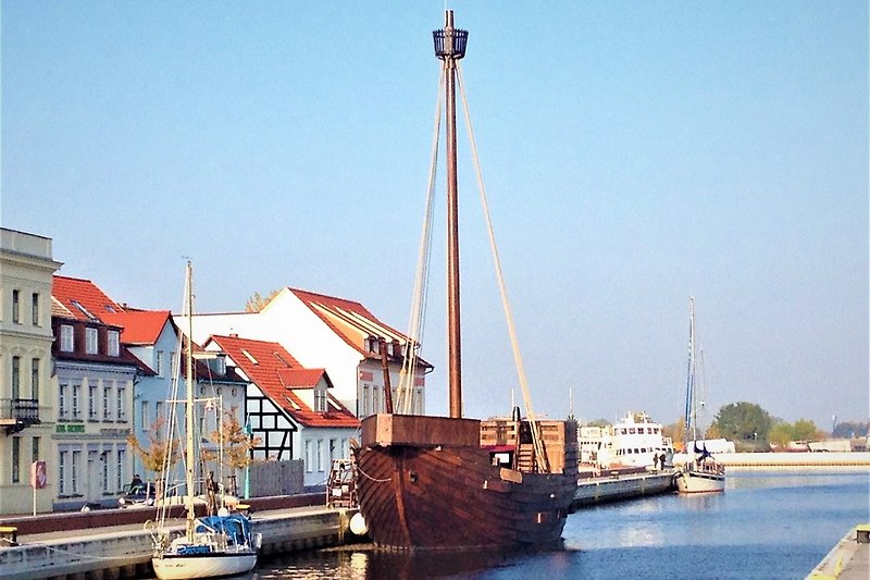 Hansekogge im Hafen vom Seebad Ueckermünde