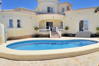 herrliche Sommerresidenz mit Pool
