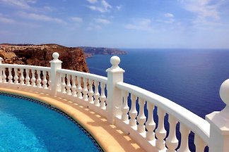 direkt über dem Meer mit Privatpool