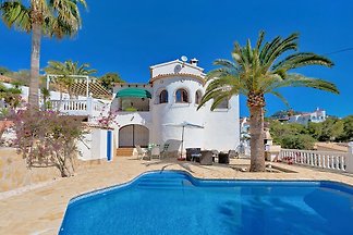 freistehendes Ferienhaus mit Pool