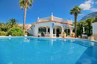 Villa mit Privatpool u. Grillküche