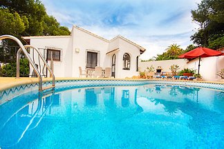 Ferienhaus nahe Meer mit Privatpool
