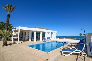 moderne Villa mit Meerblick