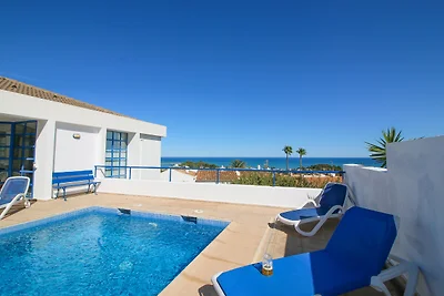 moderne Villa mit schönem Meerblick