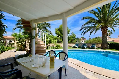 Villa mit Klimaanlagen und Pool