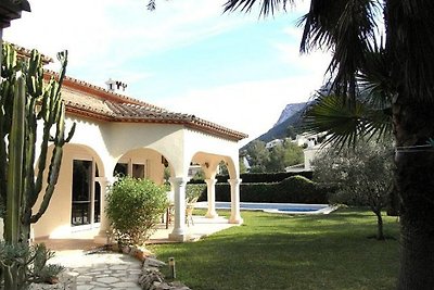 Villa mit Pool und Meerblick