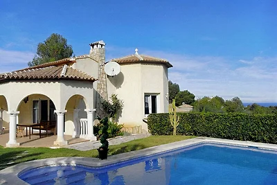 Villa mit Pool und Meerblick