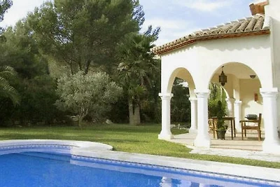 Villa mit Pool und Meerblick