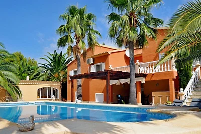 Poolvilla nur 800 m zum Sandstrand