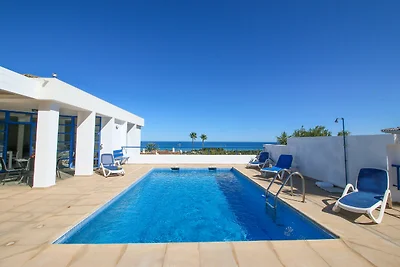 moderne Villa mit schönem Meerblick