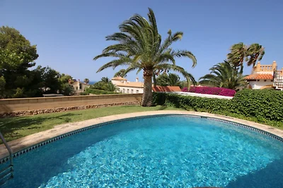 Villa mit Klimaanlagen und Pool