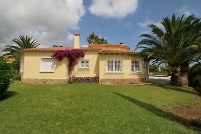 Villa mit Klimaanlagen und Pool