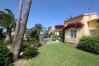 Villa mit Klimaanlagen und Pool