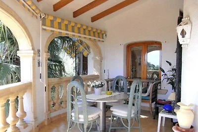 Villa met zwembad blickgeschützem