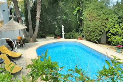 Villa met zwembad blickgeschützem