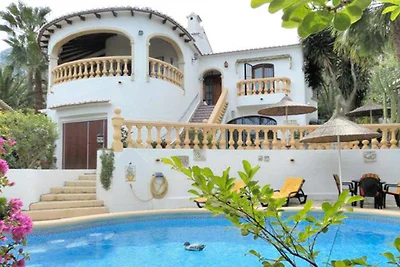 Villa met zwembad blickgeschützem
