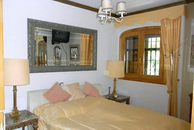 Villa met zwembad blickgeschützem