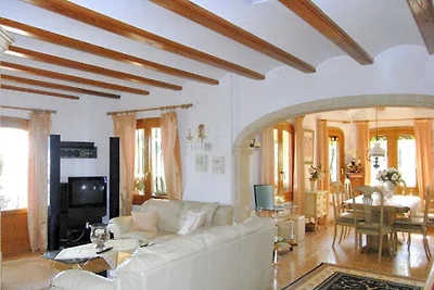 Villa met zwembad blickgeschützem