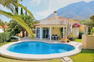 Villa mit Klimaanlagen und Pool