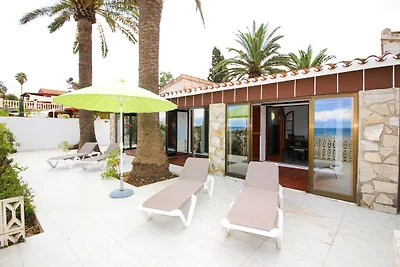 Villa con piscina direttamente sulla spiaggia di sabbia