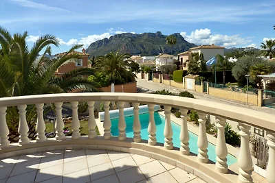 Villa mit besonders großem Pool