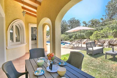Villa mit Pool nur 1 Km zum Strand