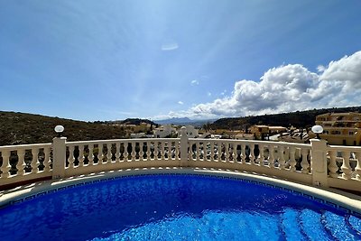 Villa - fantastische Aussicht mit Pool