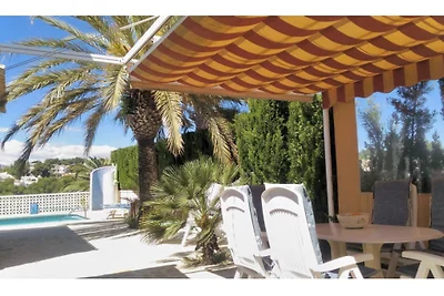 Privatvilla mit Pool und Meerblick