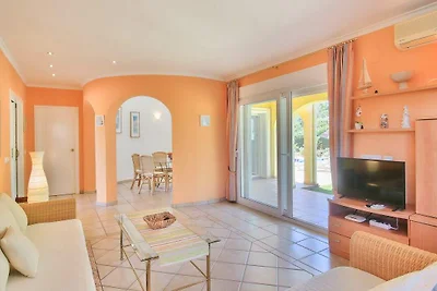 Villa mit Pool nur 1 Km zum Strand