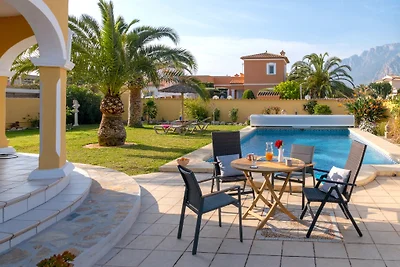 Villa mit besonders großem Pool