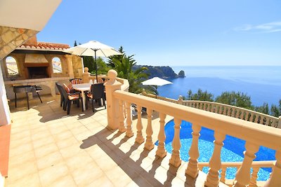 Villa in a fantastic location with pool