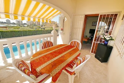 strandnahe Villa mit privatem Pool