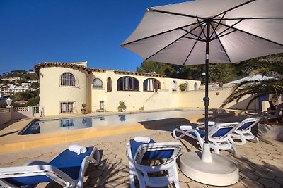 Villa mit extra großem Pool