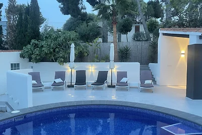 trandnahe Privatvilla mit Pool