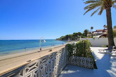 Villa con piscina direttamente sulla spiaggia di sabbia