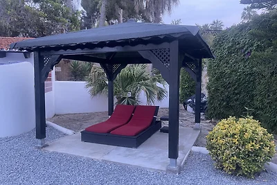 trandnahe Privatvilla mit Pool