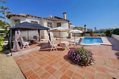 strandnahe Villa mit privatem Pool