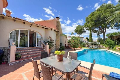 Villa mit Privatpool und Meerblick
